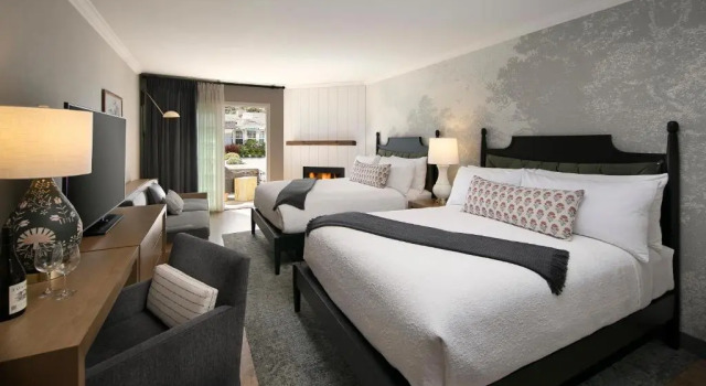 Четырёхместный номер Standard Fireside Inn on Moonstone Beach