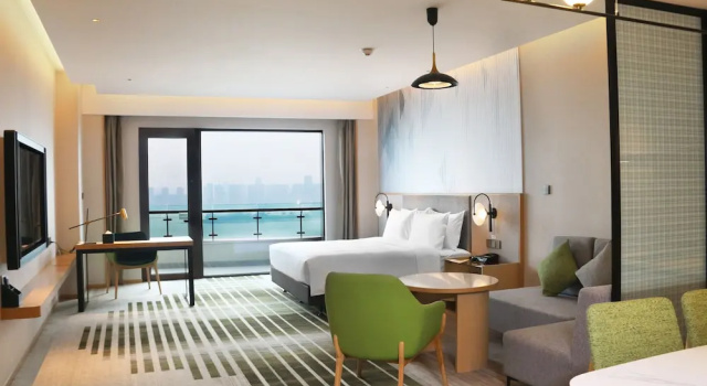 Двухместный люкс с видом на реку Holiday Inn Hotel & Suites Wuhan New City by IHG