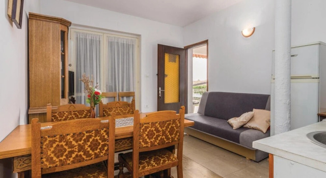 Nice Apartment in Lovrecica With 2 Bedrooms and Wifi
