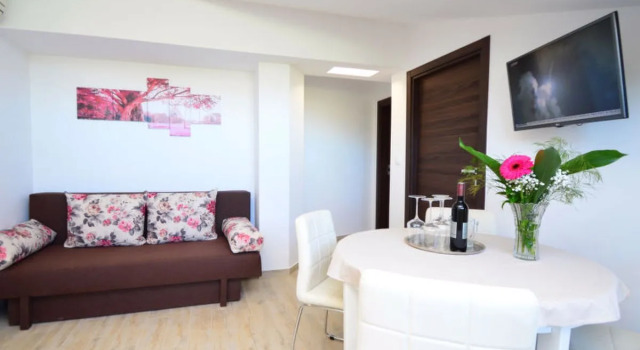 Apartment Rina Paros 22746, Забронировать Апартаменты/квартира Отели Водице с бассейном, рядом с Пляж Хексагон, Бассейн