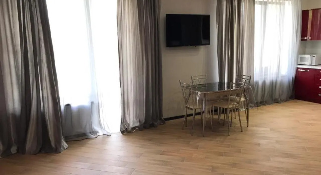 Penthouse studio, Rezervați Apartament Suhumi Abhazia