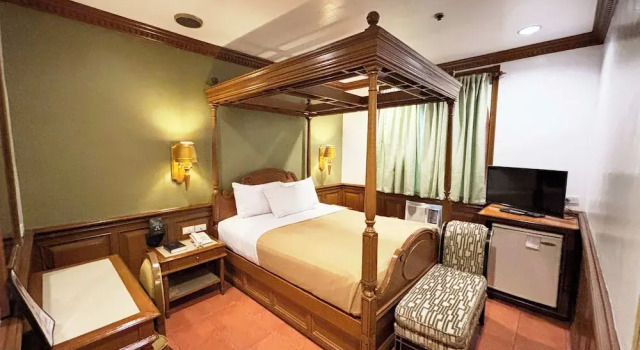 Полулюкс Camelot Hotel Quezon City powered by Cocotel