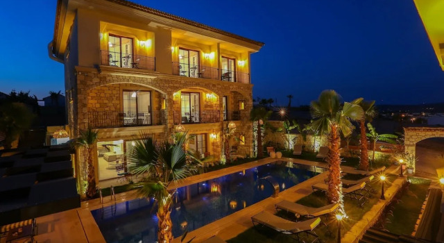 Avalon Boutique Hotel & Suites, Забронировать Бутик-отель Отели Измира с бассейном, Бассейн