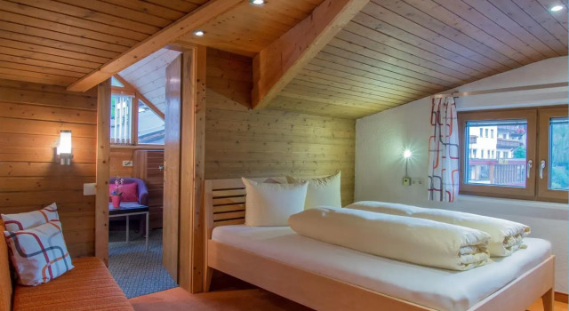 Apart EVA, Prenota Hotel Hotel a Tirolo con parcheggio, Parcheggio