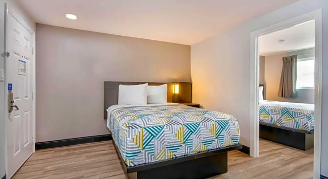 Люкс с 2 комнатами Studio 6 Eureka CA Old Town