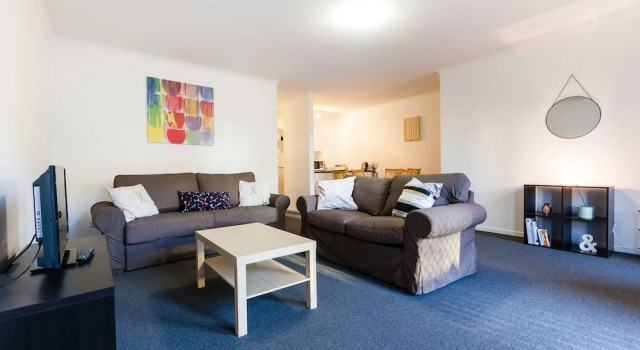 Семейные апартаменты с 2 комнатами DAWN, 2BDR Carlton Apartment