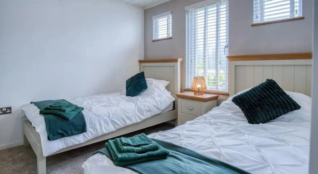 Swallow Lodge - 3 Bedroom Lodge - Wisemans Bridge