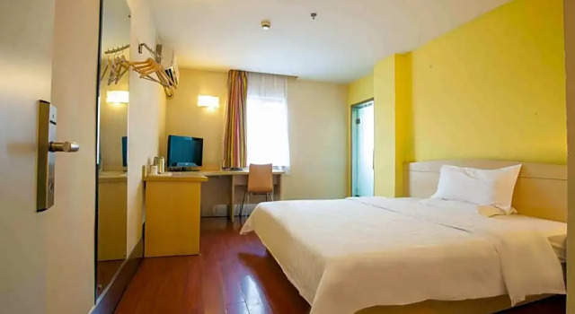 7 Days Inn Urumqi Medical University Branch, Rezerwuj Hotel Urumqi Xinjiang