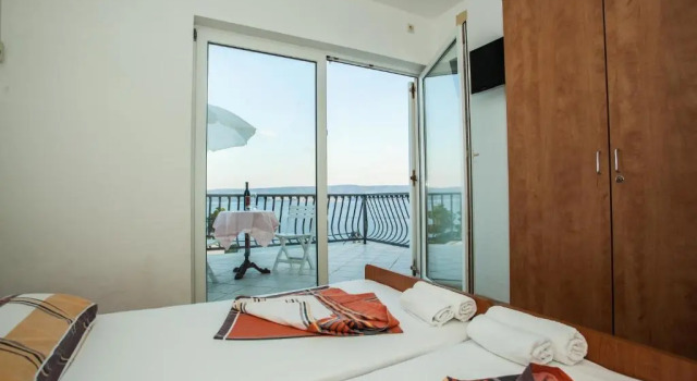 Апартаменты c 1 комнатой с балконом и с видом на море Apartments Pušić