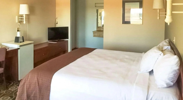 Americas Best Value Inn Elm Creek, Book Hotel Elm Creek 