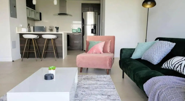 2B/R Parkhurst Paradise with Infinity Edge Rooftop Pool, Prenota Hotel Kingston Giamaica