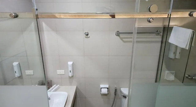 Четырёхместный семейный люкс Benrose Hotel