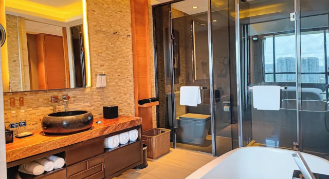 Четырёхместный номер Standard HUALUXE Hotels & Resorts Yangjiang City Center by IHG