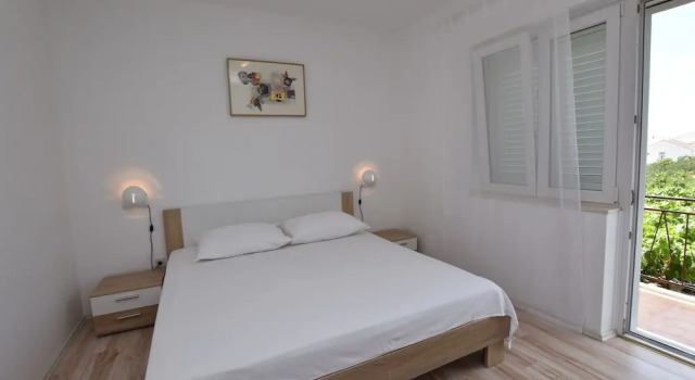 Apartments Jere, Забронировать Апартаменты/квартира Апартаменты Примоштен, рядом с Общественный Пляж Порат, Апартаменты/квартира