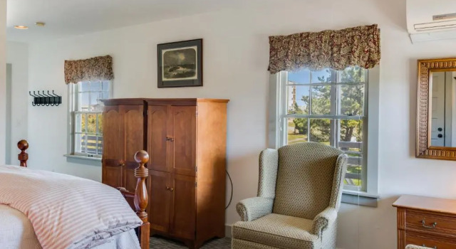 Номер Standard First Colony Inn