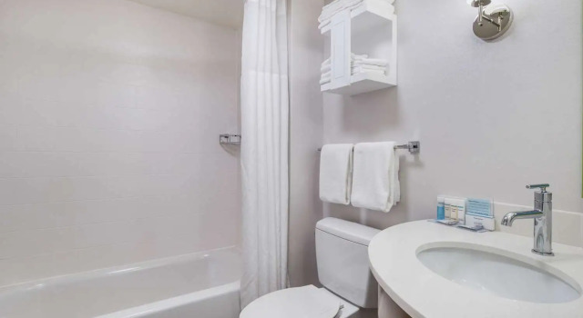 Четырёхместный номер Standard Hampton Inn & Suites Wilmington/Wrightsville Beach