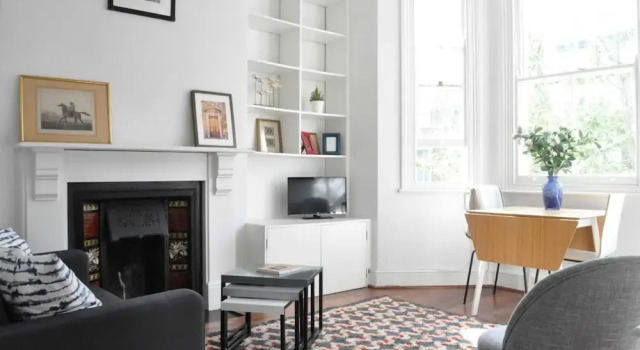 Апартаменты Bright 1 Bedroom Flat Perfect for City Getaway
