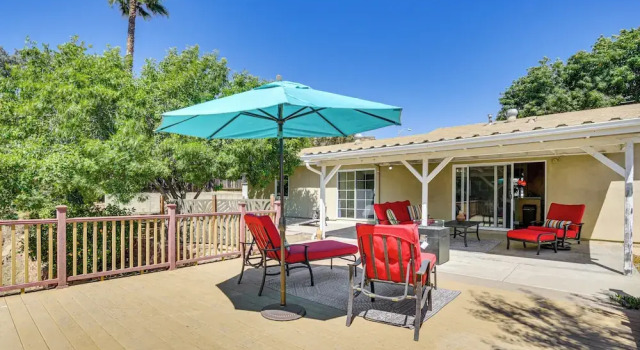 Коттедж Poway Retreat w/ Stunning Sunset & Mountain Views!