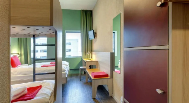 Кровать в общем номере (женский номер) MEININGER Hotel Amsterdam City West