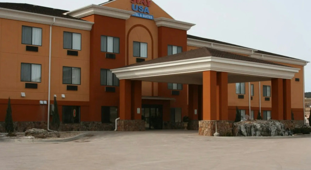 Stay USA Hotel and Suites, Забронировать Отель Отели Хот-Спрингса с парковкой, рядом с Black Hills Putt 4 Fun, Парковка