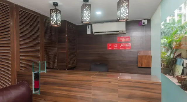 OYO 3762 Swamini Niwas, Varaa Hotelli Hotellit New Delhi uima-altaalla, Uima-allas