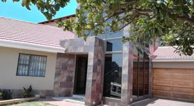 Lalela House Boutique Guesthouse, Забронировать Отель «постель и завтрак» Роузбенк Йоханнесбург