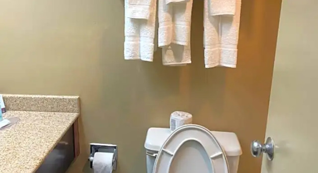 Номер Standard Days Inn & Suites by Wyndham Norton Shores Muskegon