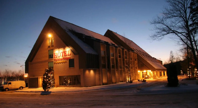 Le Céleste Condos Val des Neiges NOUVEAU, Book Hotel Hoteller i Beaupre med parkering, Parkering