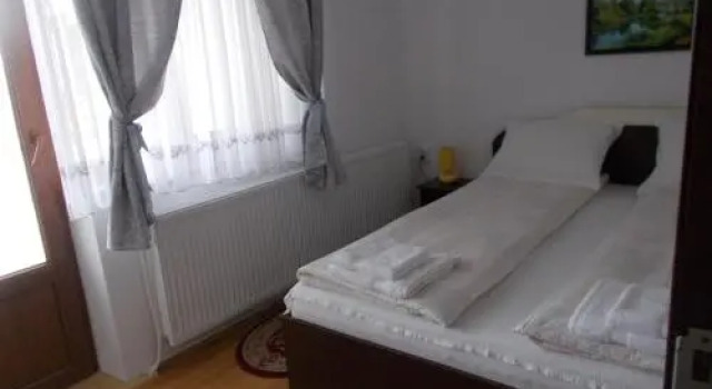 Vila Mara, Rezervovat Hotel Hotely v Hunedoara s parkováním, Parkování