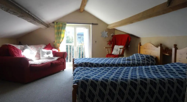 Charming French Cottage-Gite in the Heart of Quiet Gorron, Rezervasyon Otel Gorron Mayenne