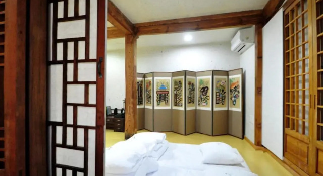 Gallery Jin Hanok Guesthouse, Забронировать Гостевой дом Отели Кёнджу с парковкой, рядом с Статуя стоящего Будды в Носодон, Парковка