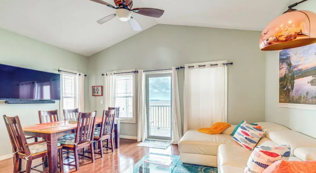 Steps to Beach: Waterfront Cedar Key Home!, Réserver Maison de vacances Cottages à Cedar Key, Cottage