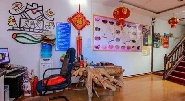 Yuanxinyuan Inn, Забронировать Отель Лицзян Юньнань, рядом с Улица Сквер-стрит Древнего города Даянь