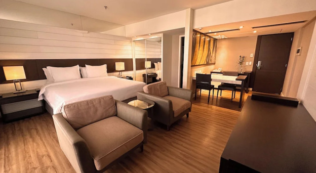 Двухместный номер Deluxe с балконом Kubitschek Plaza Hotel