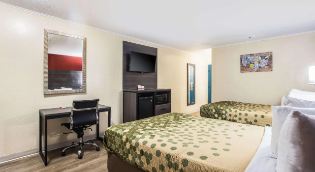 Четырёхместный номер Standard Econo Lodge Garden City - Savannah