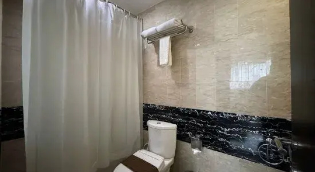Полулюкс Travellers Hotel Phinisi