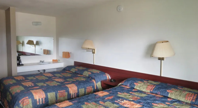 Четырёхместный номер Standard Shamrock Motel