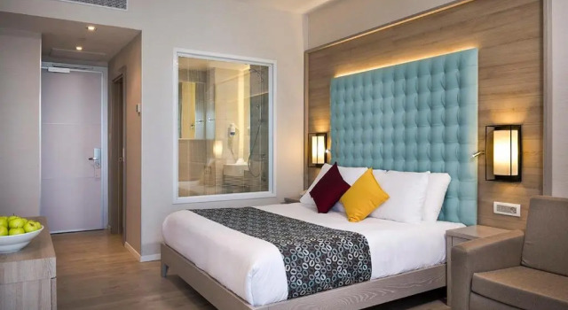 Habitación triple Superior Astral Village Hotel