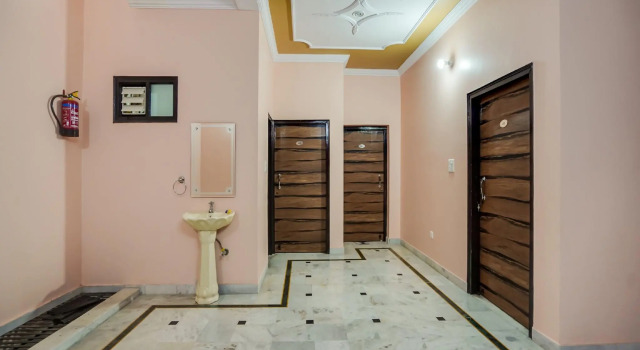 OYO 75521 Silk Inn