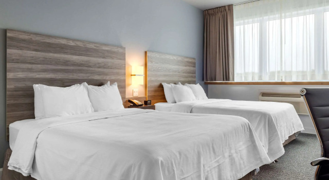 Standard Quadruple room Rodeway Inn