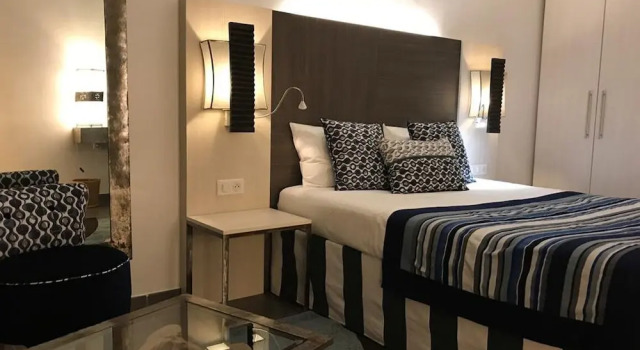 Люкс с балконом и с красивым видом из окна ONOMO Hotel Lomé