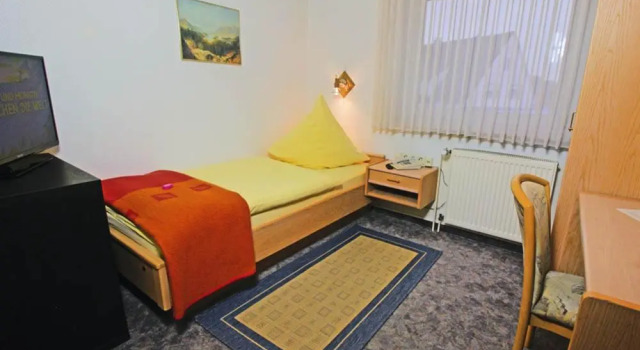 Hotel Lindenkrug, Забронировать Отель Отели Гютерсло 3 звезды, 3*