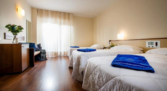 Трёхместный номер Standard Astoria Palace Hotel