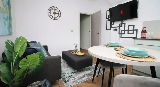 Апартаменты North Road New Luxe Flats with Parking