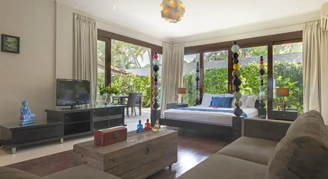 Spacious 8 bedroom pool villa in Canggu