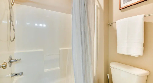 Апартаменты Auburn Retreat w/ Balcony - Walk to Campus!