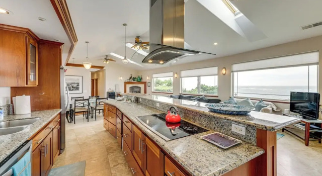 Коттедж Crescent City Getaway w/ Panoramic Ocean Views!