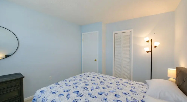 Brigantine Condo w/ Gas Grill - Walk to Beach!, Забронировать Апартаменты/квартира Бригантин Джерси-Шор