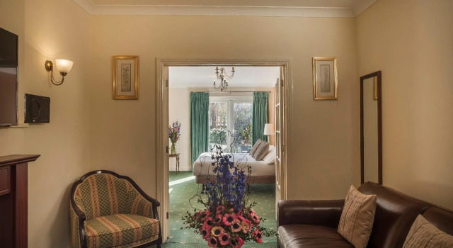 Люкс OYO Devonshire Park Hotel