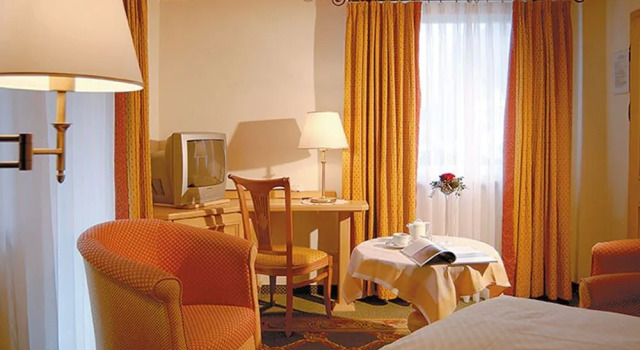 Schwarzwaldhotel Klumpp, Забронировать Отель Байрсброн Landkreis Karlsruhe